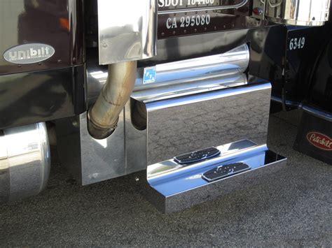 http www.raneystruckparts.com peterbilt-379-388-389-stainless-steel-battery-box|Peterbilt 379 388 389 Stainless Steel Tool Box.